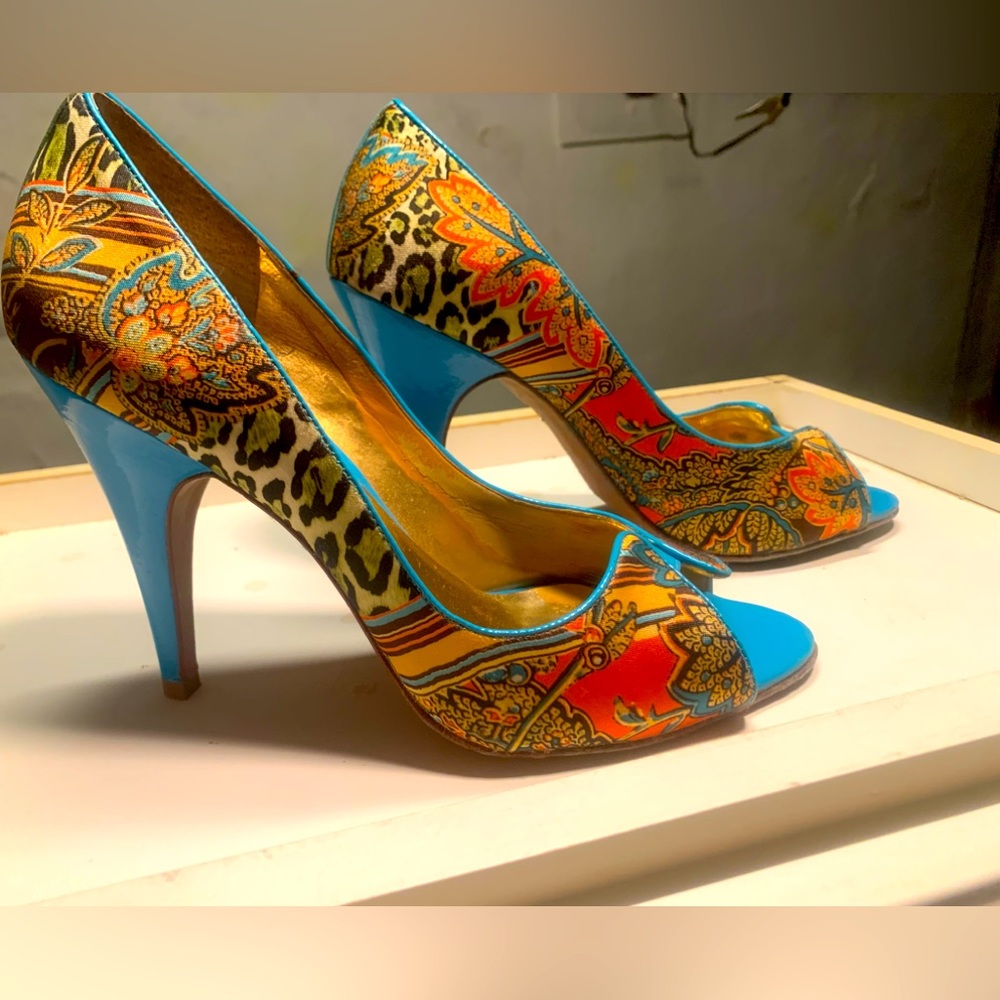 Lovely playful and elegant heel